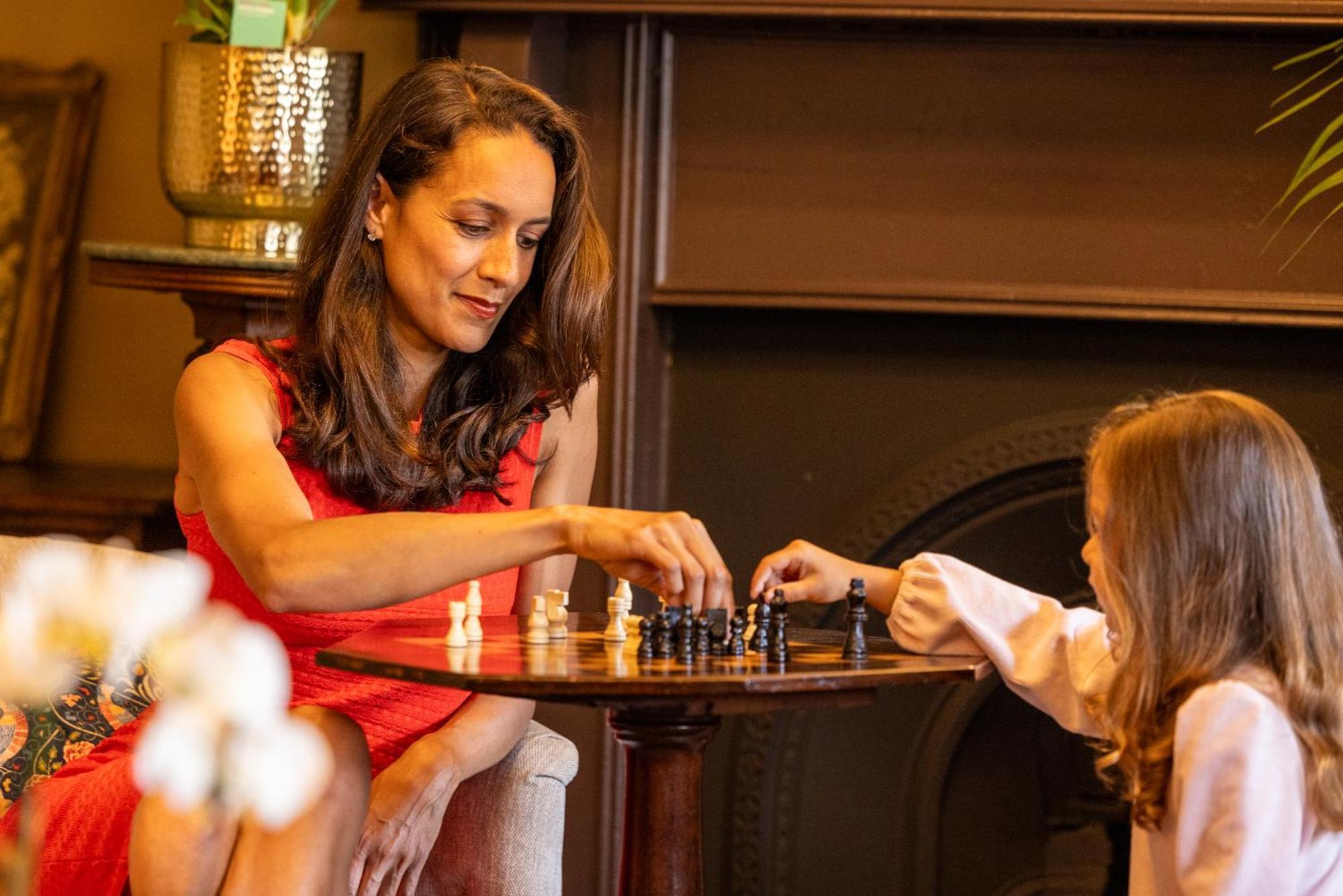 Carton House A Fairmont Managed Hotel Maynooth Extérieur photo A woman playing chess with her daughter